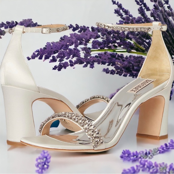 Badgley Mischka Harriet Heeled Sandal - Picture 3 of 17